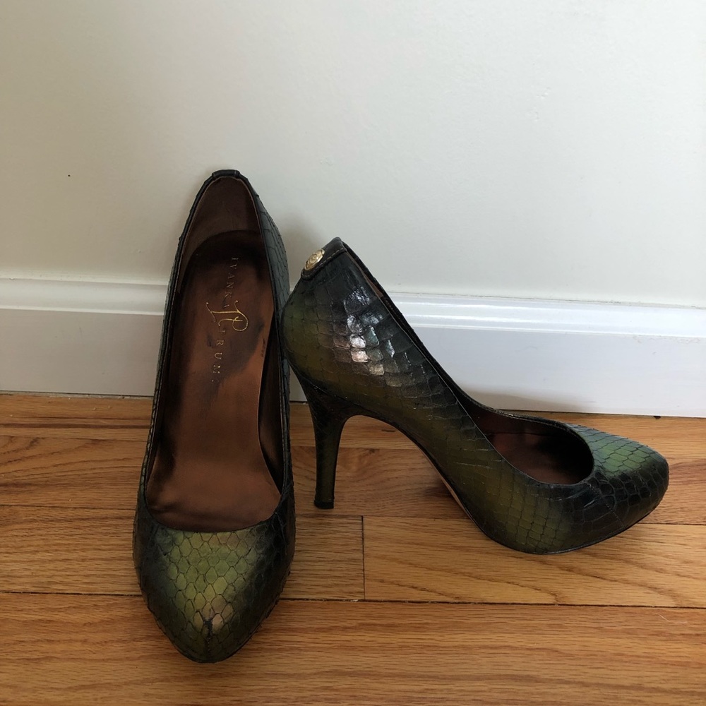 KAYDA snake skin, ivanka trump, size 8